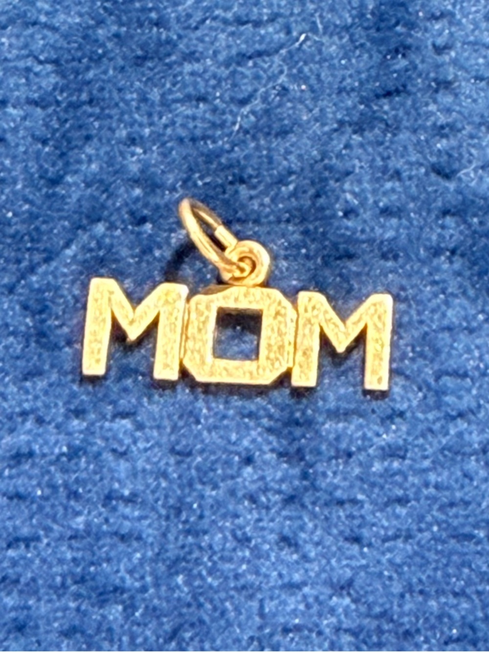 Vintage 10K Gold “MOM” Charm Pendant – RJL Rembrandt – Solid Gold Keepsake